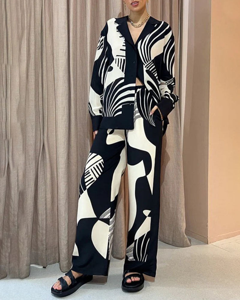 Conjunto de duas peças solto com lapela estampada em preto e branco